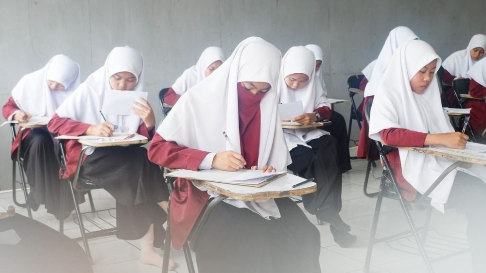 Suasana Santri Saat Pelaksanaan Uts Di Pondok Modern Darul Falah Cimenteng