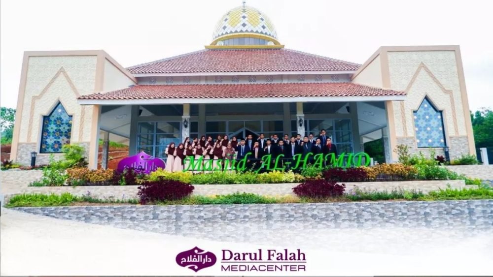 Perfotoan Tahunan Pondok Modern Darul Falah Cimenteng Subang