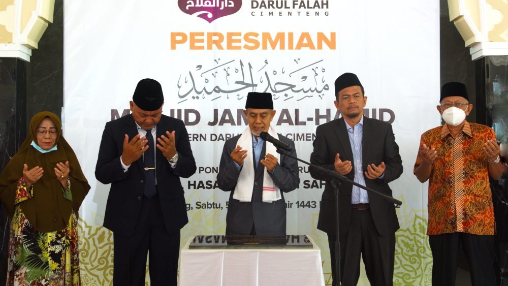 KH. Hasan Abdullah Sahal Resmikan Masjid Al-Hamid di Pesantren Berbasis Wakaf Darul Falah Cimenteng Subang
