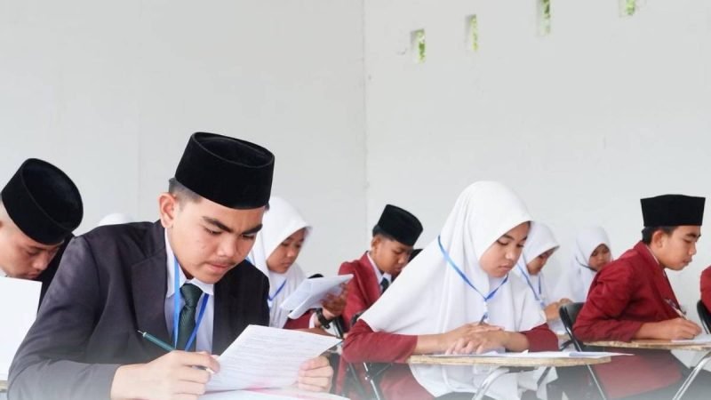 Salah Satu Tempuhan Para Santri, Kelas 1-5 KMI Melaksanakan Penilaian (PAT)