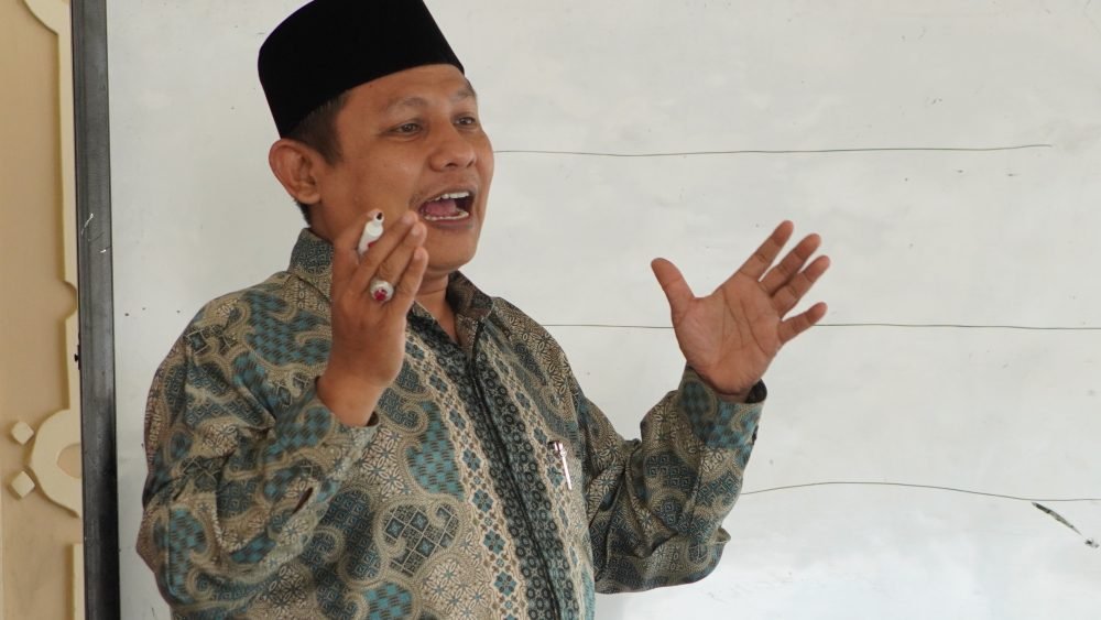 KH Muhyiddin Mengenalkan Metode Tartila Kepada Santri PM Darul Falah