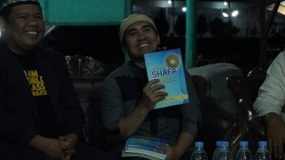 Dr. Egi Sopian kenalkan Buku Metode SHAFA kepada Asatidz PM Darul Falah Cimenteng