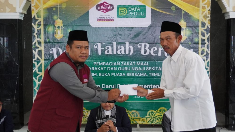 DAFA Peduli Adakan Tasaruf Zakat Maal Bagi Masyarakat Sekitar Pondok dan para Guru Ngaji Kampung