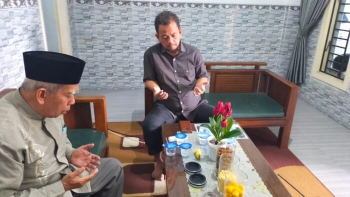 Mr. Kalend Osen : Kyai Khos Kampung Inggris Pare Kediri
