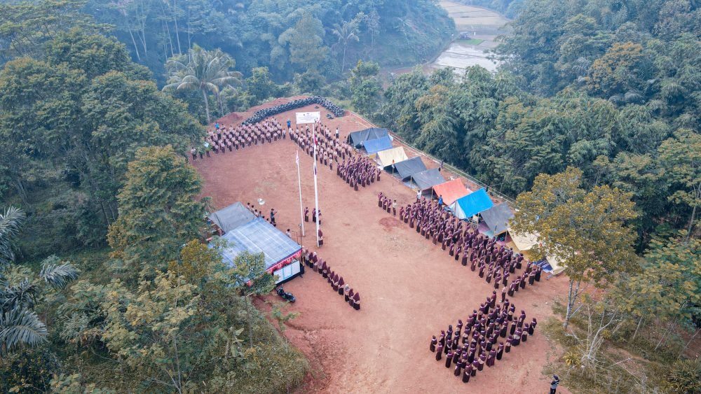 Santri Santriyah PM Darul Falah Cimenteng Ikuti Kegiatan Pengenalan Gerakan Pramuka