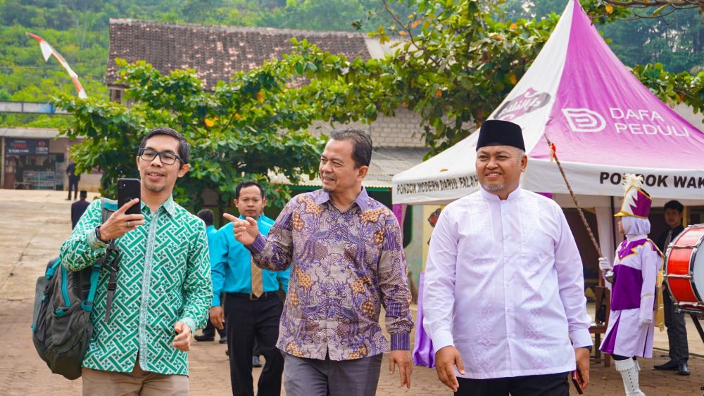 Ahmad Fuadi Kunjungi PM.Darul Falah Cimenteng Subang