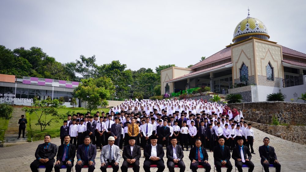 Kuliah Umum dalam rangka Khutbatu-L’Arsy tentang Kepondomodernan bersama Prof.DR. KH Husnan Bey Fananie MA