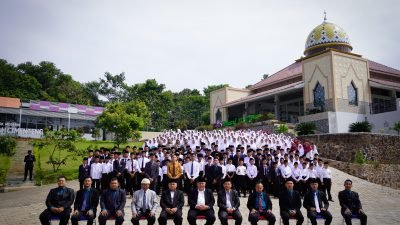 Kuliah Umum dalam rangka Khutbatu-L’Arsy tentang Kepondomodernan bersama Prof.DR. KH Husnan Bey Fananie MA