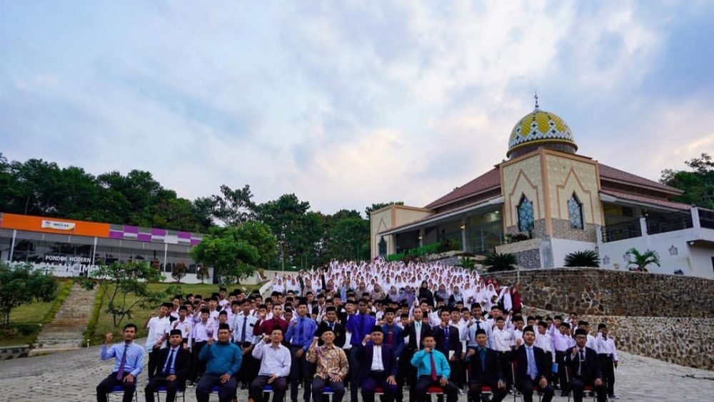 Muhammad Zulkarnain Hadir Menginspirasi Santri PM Darul Falah Cimenteng