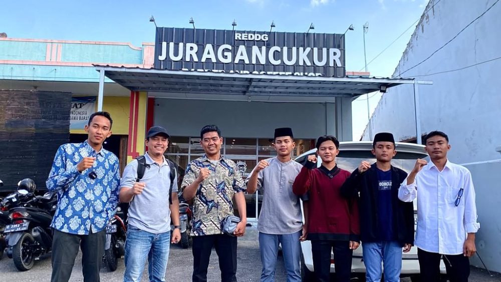 Dorong Kemandirian, Santri PM Darul Falah Ikuti Pelatihan Barbershop