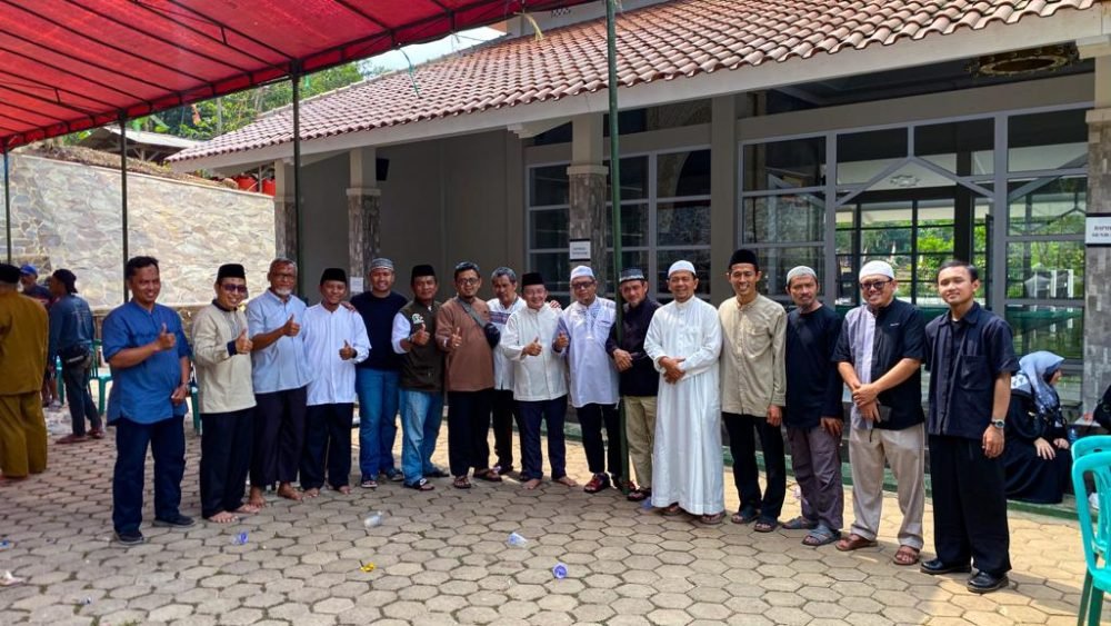 Para Pimpinan Pondok Pesantren, Para Alumni Gontor, Guru Ngaji Dan Masyarakat Sekitar Turut Melepas Almarhum Hj Juju Juariyah