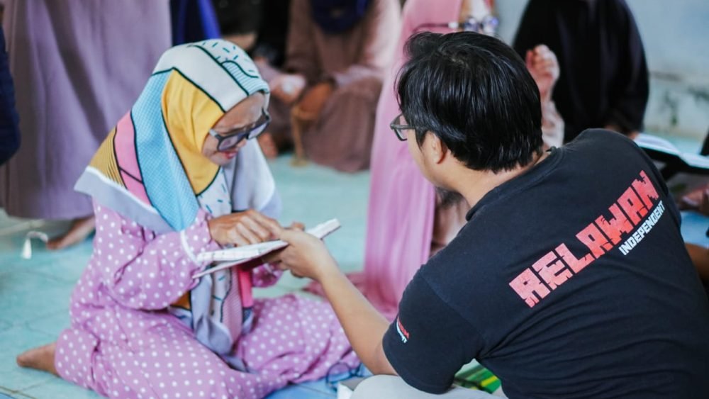 Penyaluran Program Wakaf 1 Juta Kaca Mata Baca