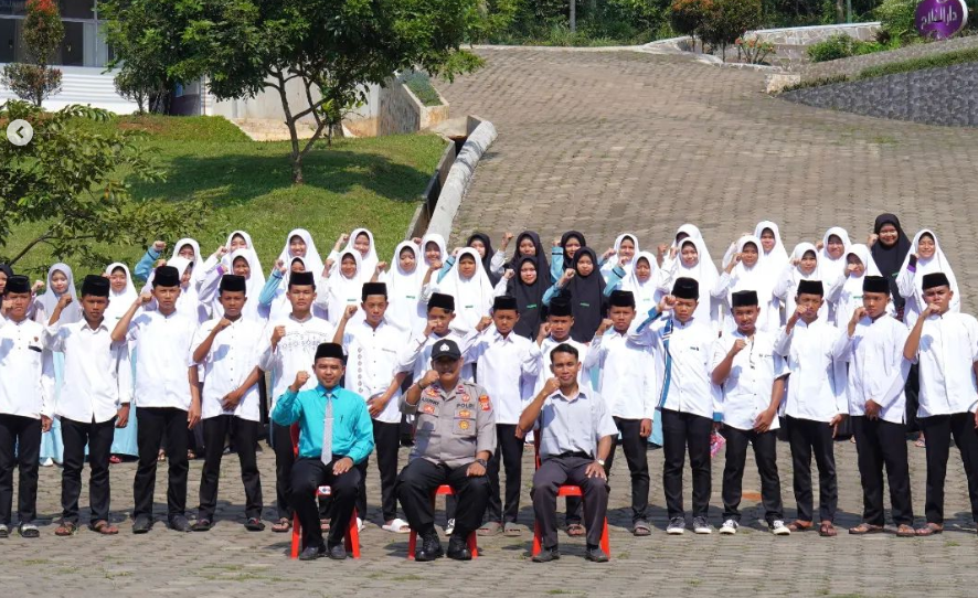 BABINMAS Cijambe Beri Pembekalan di PM Darul Falah Cimenteng