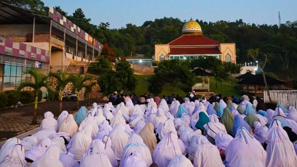 Pengajian Rutinan Kitab Kuning di PM Darul Falah Cimenteng