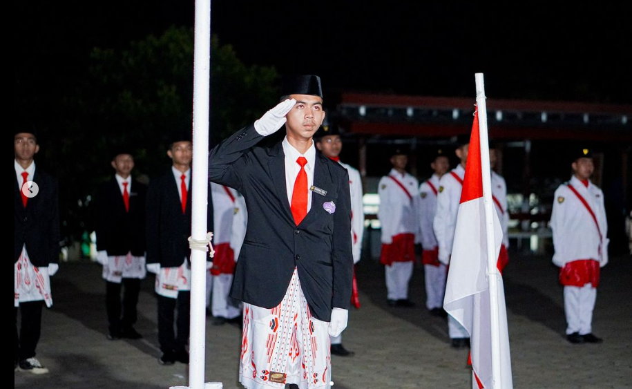 Pasukan Pengibar Bendera Pusaka menjalani acara Pengukuhan Paskibra.