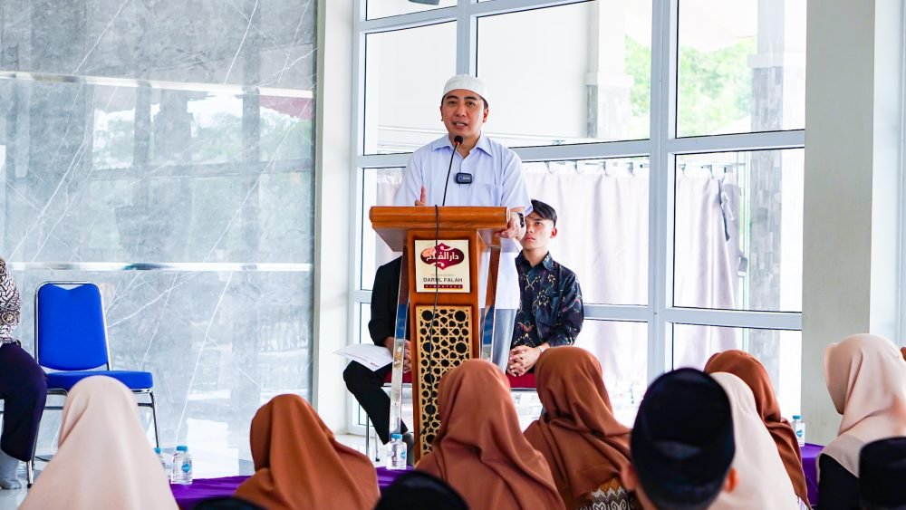 Dua Profesor Bekali Santri di Cimenteng: Menginspirasi dan Menguatkan Komitmen Pengabdian