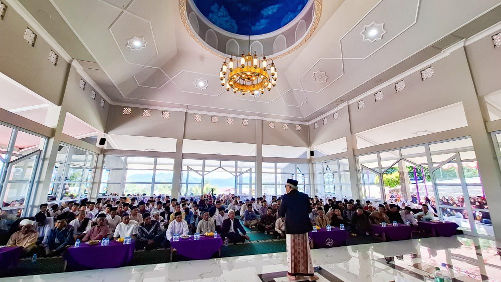 Antusiasme Ribuan Jamaah Meriahkan Tabligh Akbar di Masjid Wakaf Cimenteng