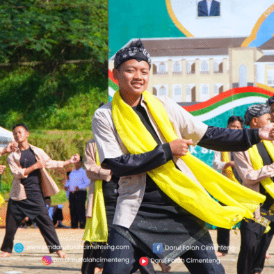 PENAMPILAN ATRAKSI KREASI SANTRI DARUL FALAH CIMENTENG-SUBANG