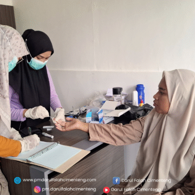 Screening Kesehatan TBC dan Malaria di Pondok Modern Darul Falah Cimenteng