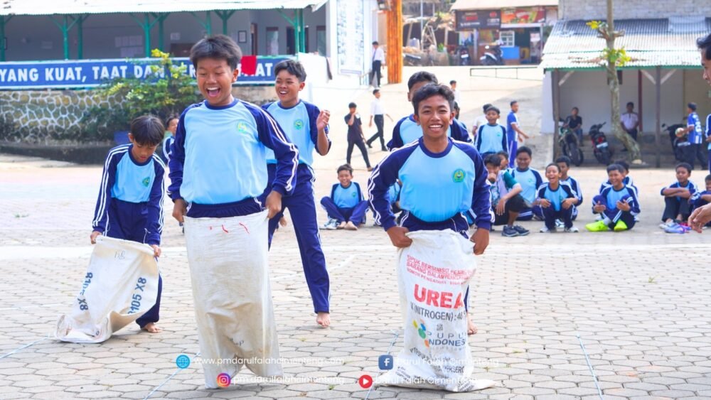 Semarak Lomba Agustusan 2025: Santri & Guru Bersatu dalam Kegembiraan