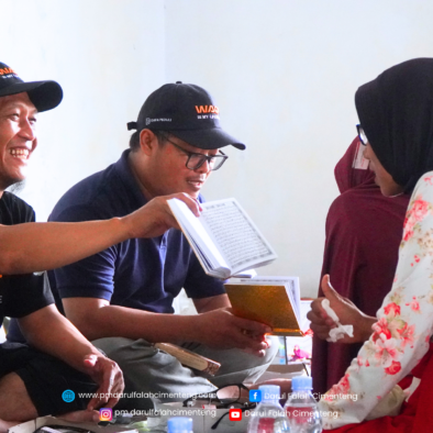 Dafa Peduli Kolaborasi Relawan Independen Bandung Bagikan 100 Kacamata Baca