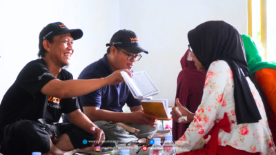 Dafa Peduli Kolaborasi Relawan Independen Bandung Bagikan 100 Kacamata Baca