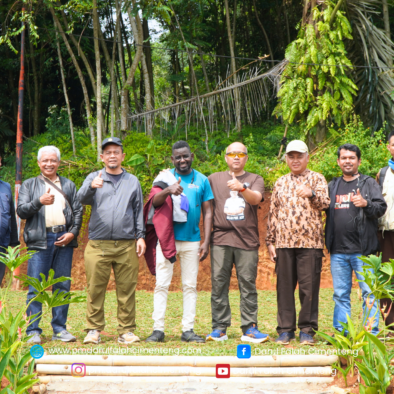 Darul Falah Terima Kunjungan Guru Besar UNPAD dalam Pengembangan Wakaf Produktif dan Peternakan Pesantren