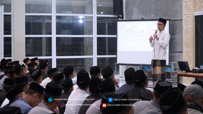 Menata Masa Depan, Meraih Cita-Cita:Pesan dan Nasihat Dr. Azmi Zarkasyi, Lc.,M.A dalam acara Sosialisasi Universitas Darussalam Gontor di Pondok Modern Darul Falah Cimenteng Subang