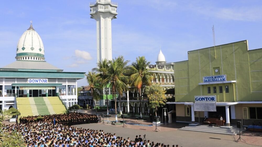DISIPLIN SEBAGAI MAZIYAH DAN MIZAH PENDIDIKAN GONTOR Pokok-Pokok Arahan Pimpinan Pondok dalam Laporan Umum OPPM