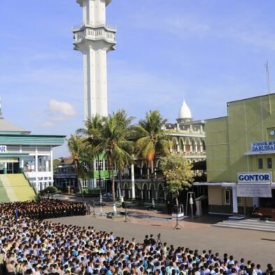 DISIPLIN SEBAGAI MAZIYAH DAN MIZAH PENDIDIKAN GONTOR                                                        Pokok-Pokok Arahan Pimpinan Pondok dalam Laporan Umum OPPM